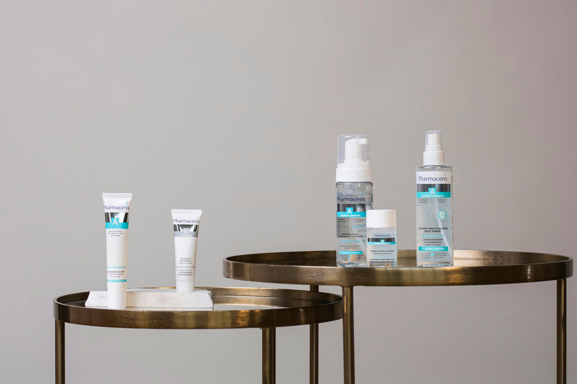 Prodotti cosmetici su uno scaffale
